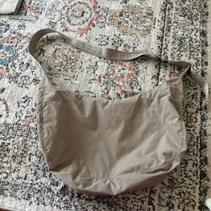 baggu large crescent bag in “dove”